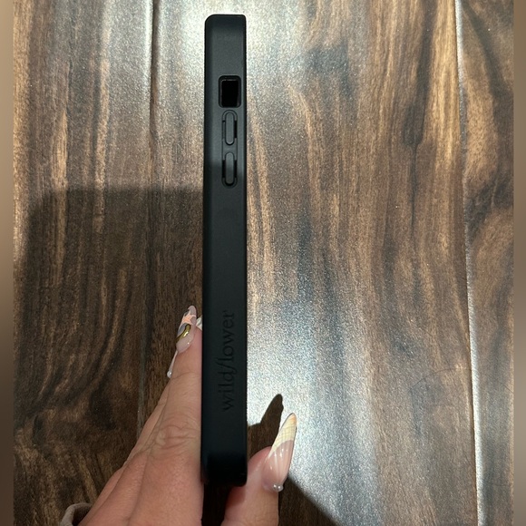 WILDFLOWER iPhone 14 pro max case - Picture 4 of 4